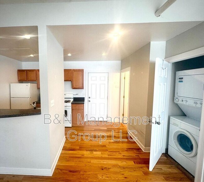Photo - 910 W Oakdale Ave Unit GF
