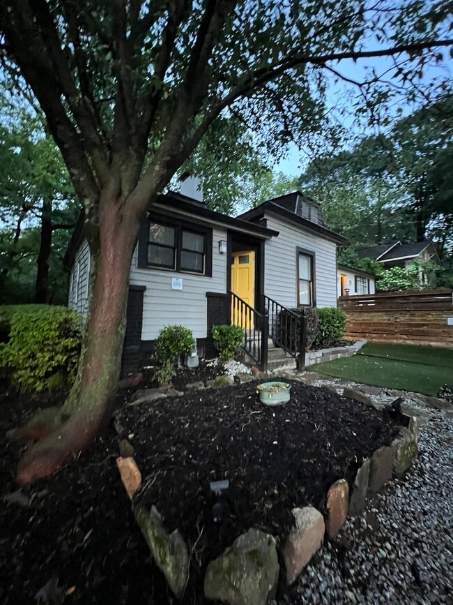 Photo - 1077 Hampton St NW