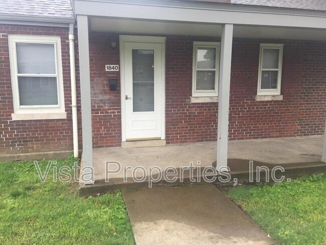 Building Photo - 1840 La Salle Pl