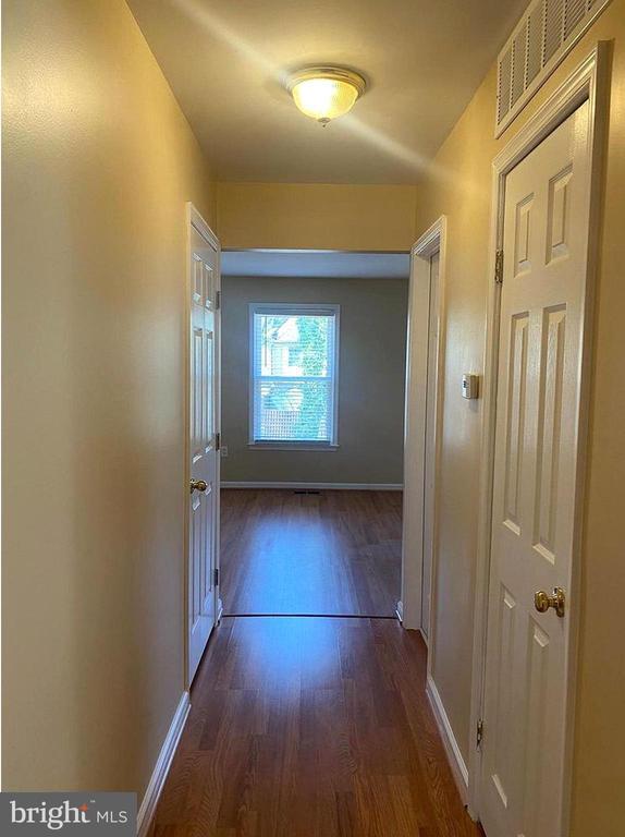 Building Photo - 2058 Chadwick Terrace Rental