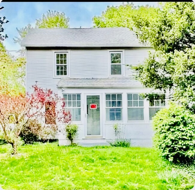 Photo - 252 Oronoque Rd