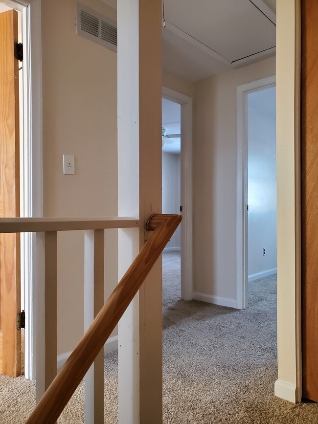 Photo - 1007 Foxwood Ln
