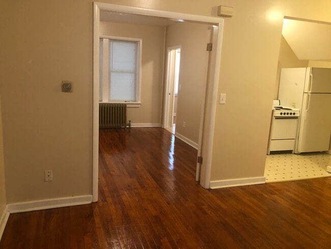 Building Photo - 560 Park Ave Unit 560-1