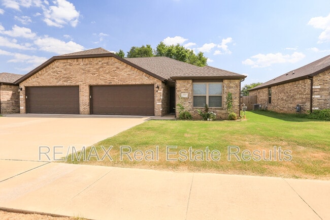 Building Photo - 1521 Purple Finch St Rental