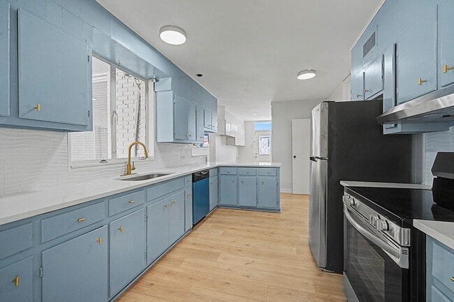 Photo - 1008 N Van Buren St