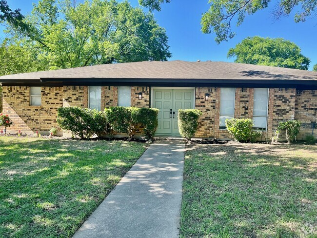 Building Photo - 1105 Briarbrook Dr Rental