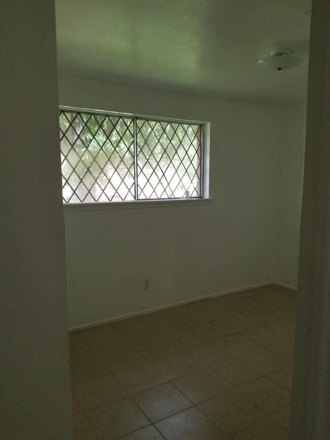 Photo - 5421 Hazel St