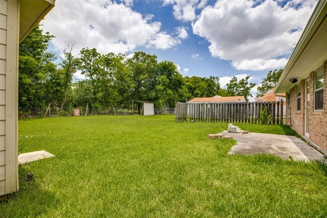 Photo - 908 Redberry Hill St