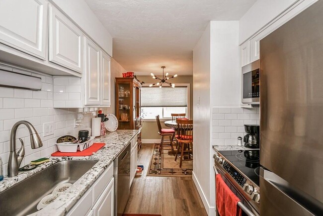 Kitchen - 5137 Mesquite Dr Unit 5137