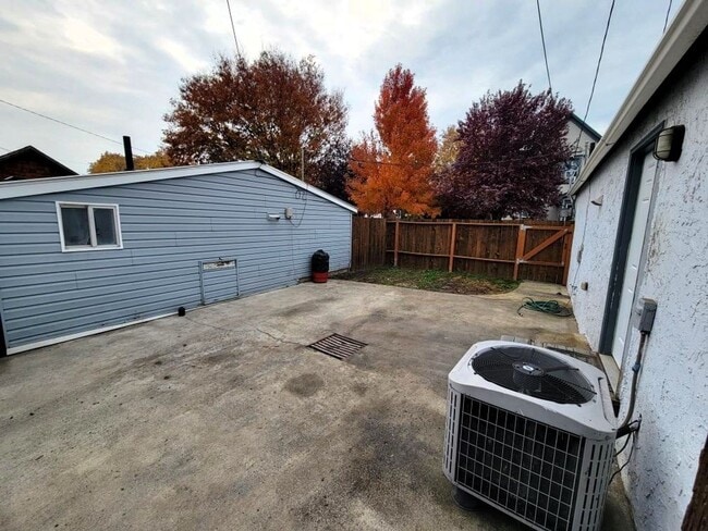 Photo - Charming 3 Bedroom Cottage with Private Patio in Lewiston, ID Unit B - Cottage