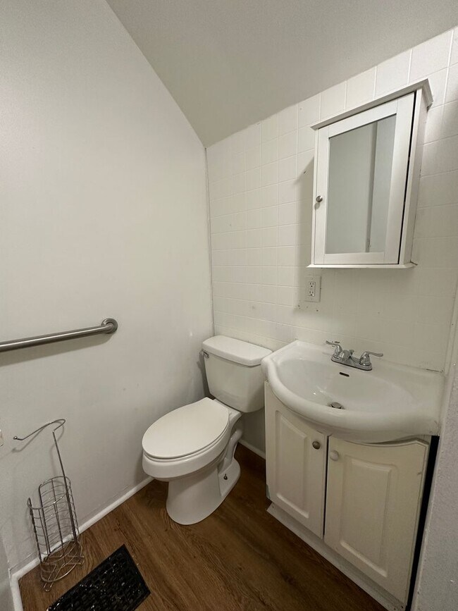 Photo - 823 Geneva SE Unit Apt 2