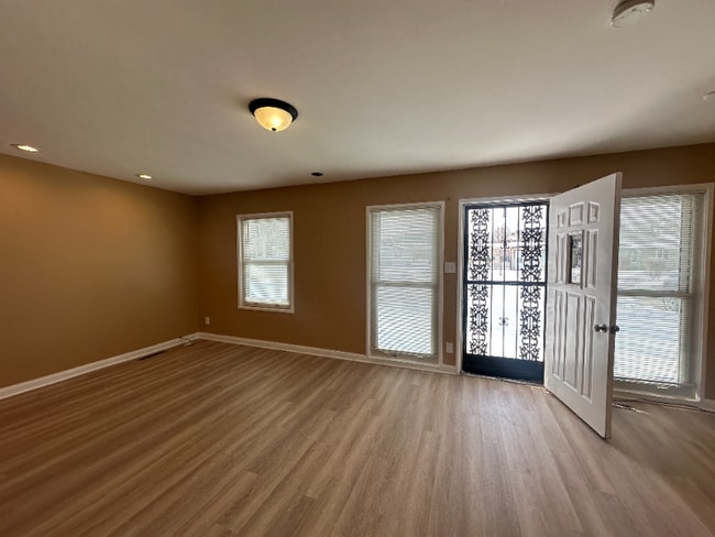 Building Photo - 1204 N 6th St