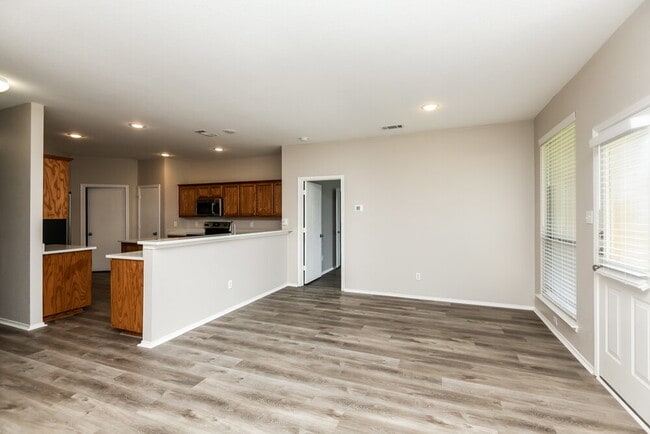 Photo - 9909 Amaryllis Ln