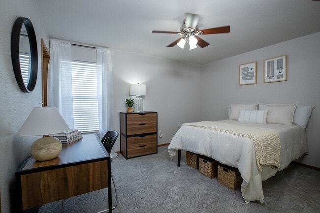 The-Row-Apartments-Near-University-of-Missouri-Private-Bedroom