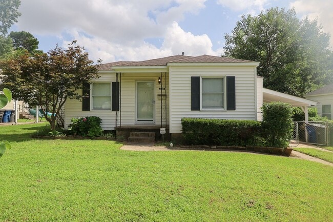 Photo - 3 Bed | 1 Bath | Mid Town | $1400