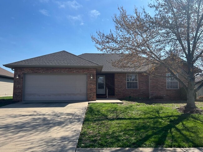 Building Photo - 3 Bed / 2 Bath in the Heart of Nixa