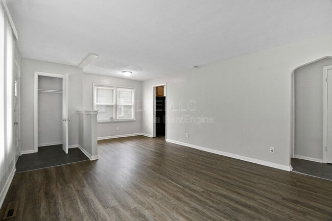 Photo - 2404 Thomas Ave