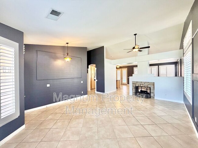Photo - 983 Sarazen St