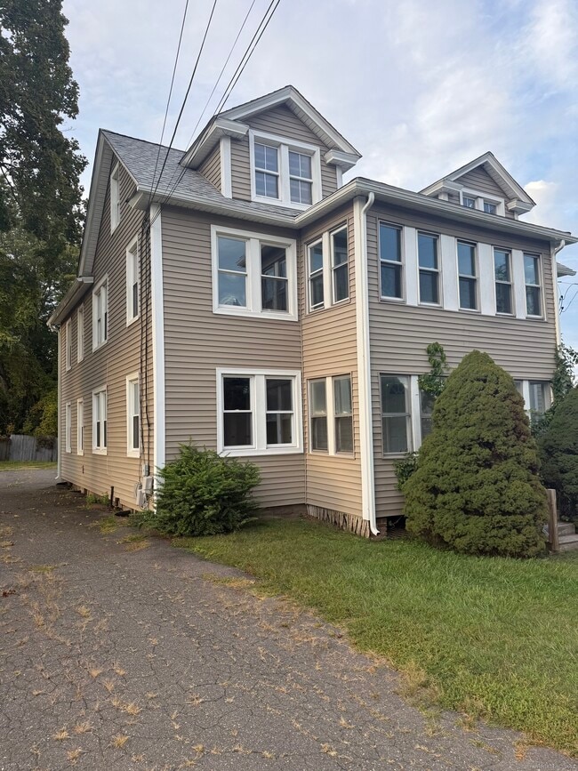 Photo - 818 Burbank Ave