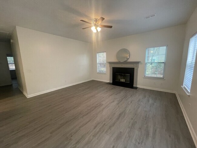 Photo - 149 Shelby Drive - Sandstone