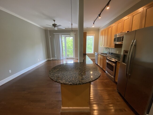 Building Photo - 1221 Bower Pky Unit 209