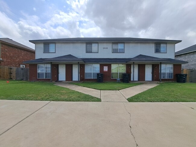 Building Photo - 3906 Gus Dr