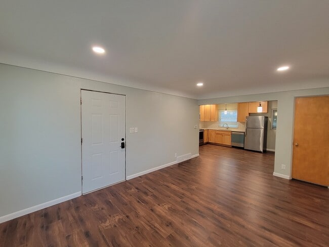 Photo - 1319 W 5th St