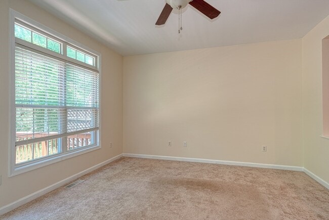 Photo - 89 Buttercup Ln