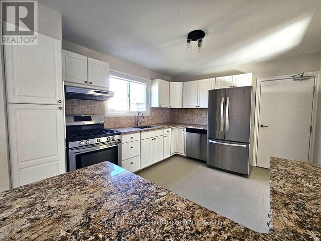 Photo - 976 Timmins Gardens