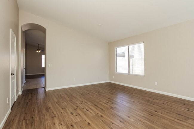 Photo - 16766 W Taylor St