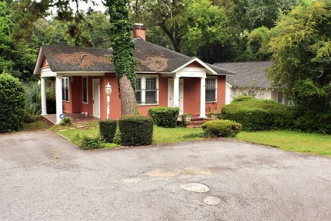 Photo - 2522 Blossom St