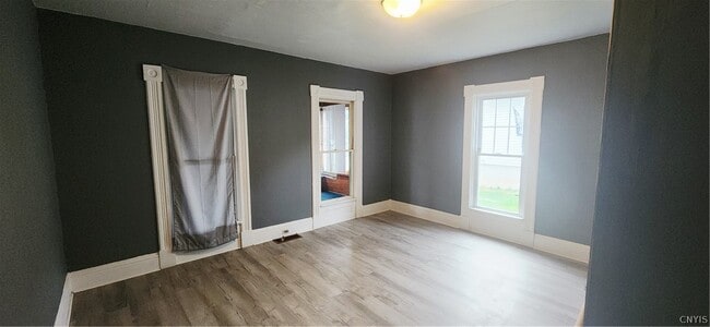 Photo - 504 Mundy St