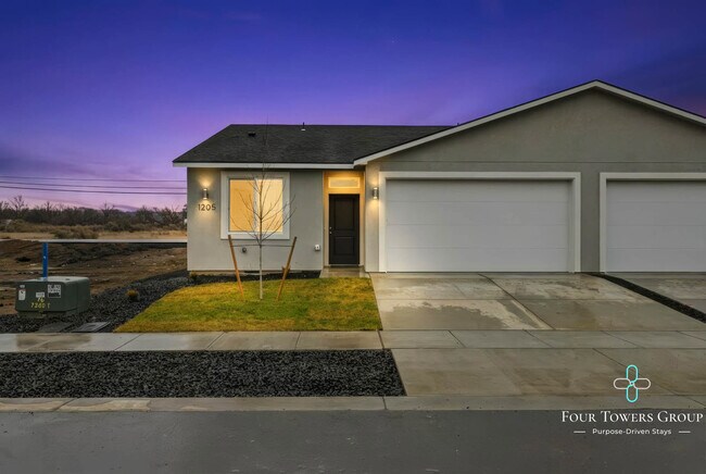 Photo - 1205 NE Emerald Dr