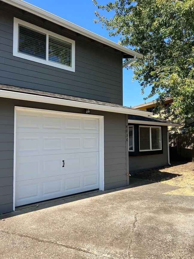 Building Photo - 4012so Unit 4012so Rental