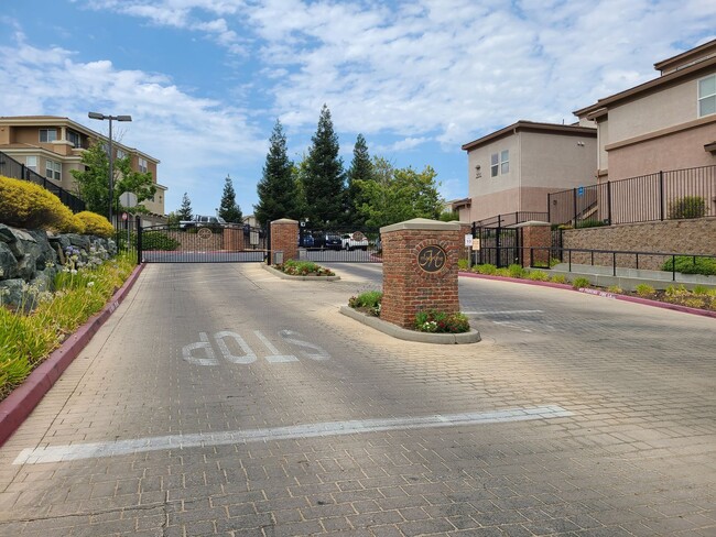 Gated 2 Bdrm, 2 Bath Condo in Folsom Madro... - Gated 2 Bdrm, 2 Bath Condo in Folsom Madro...