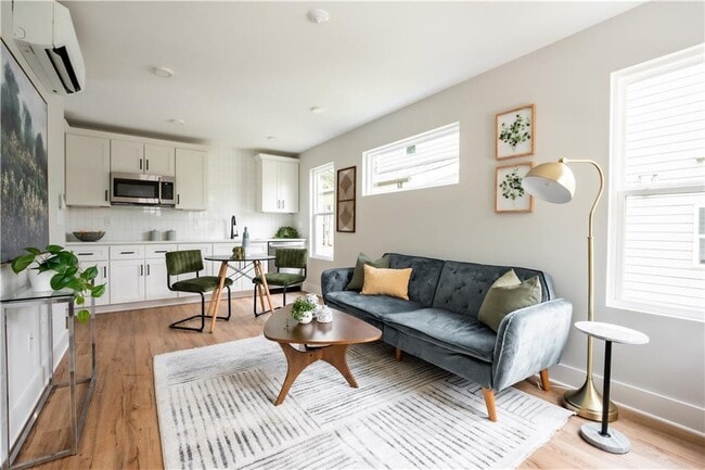 Photo - 629 Stokeswood Ave SE