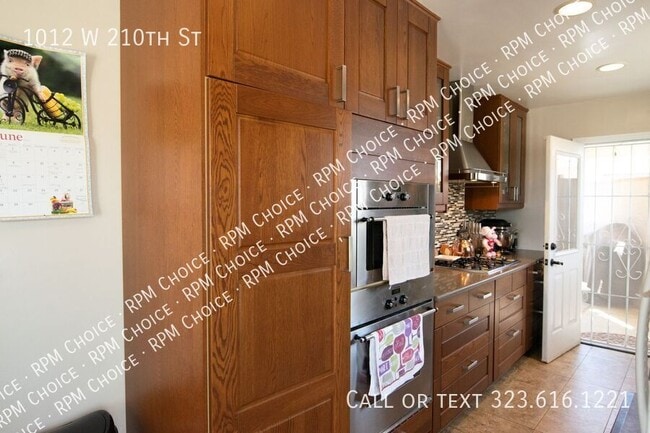 Photo - 1012 W 210th St