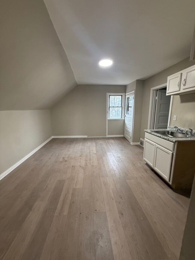 Photo - 6523 Lederer Ave