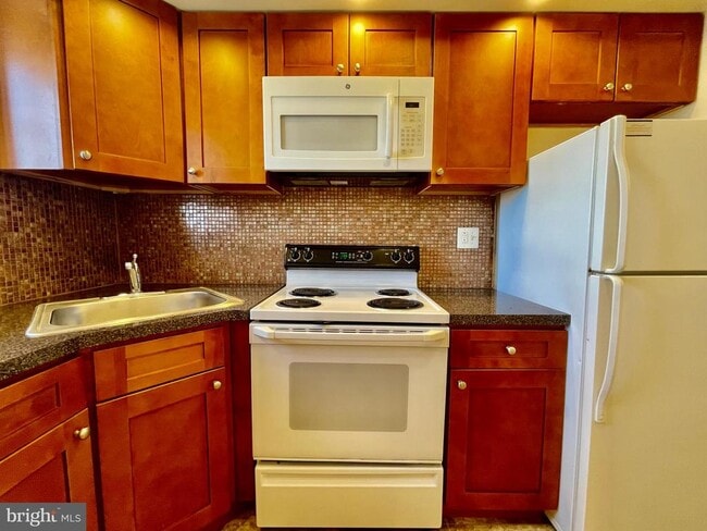Building Photo - 141 E 4th Ave Unit A-1
