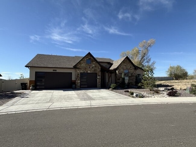 Building Photo - Your Private Oasis Awaits: Spacious 4BR Home with Premium Amenities