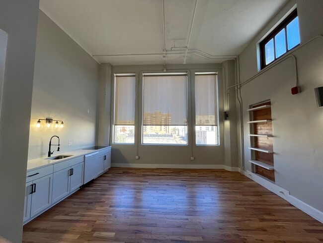 Photo - 154 N Topeka St