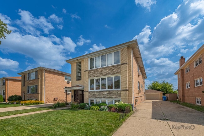 Building Photo - 8465 W Berwyn Ave Unit 1