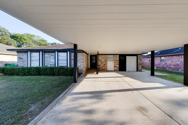 Building Photo - 713 Northbend Dr