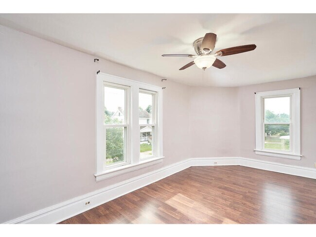Beautiful Master bedroom with curved wall, freshly painted, and newer wood flooring. - 1214 Beardsley St Unit B