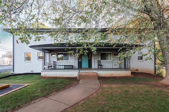 Building Photo - 2835 Belvedere Ln Unit 2