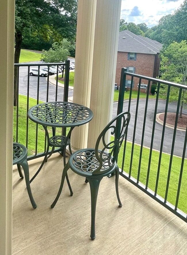 Yorktown Commons Luxury Apartments