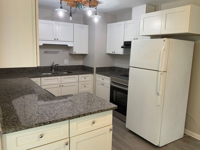 104 Greencrest Cir