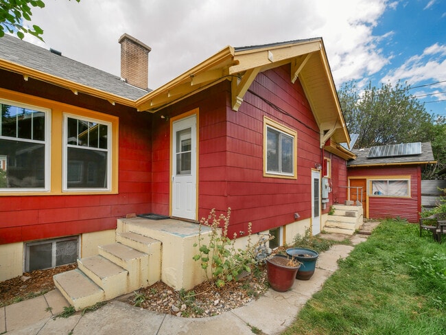 Photo - 319 S 6th St