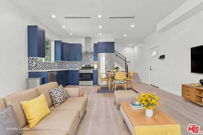 Photo - 119-119 S Myers St