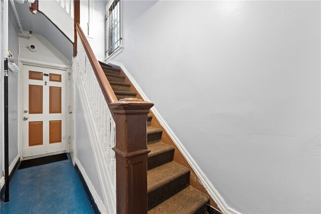 Photo - 142 W Ferry St